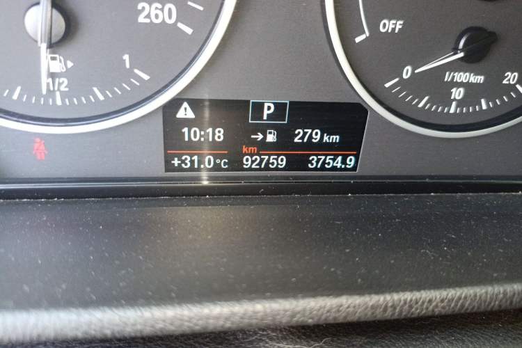 Used BMW X1 2018 sDrive20Li Leading Model Odometer Close Up