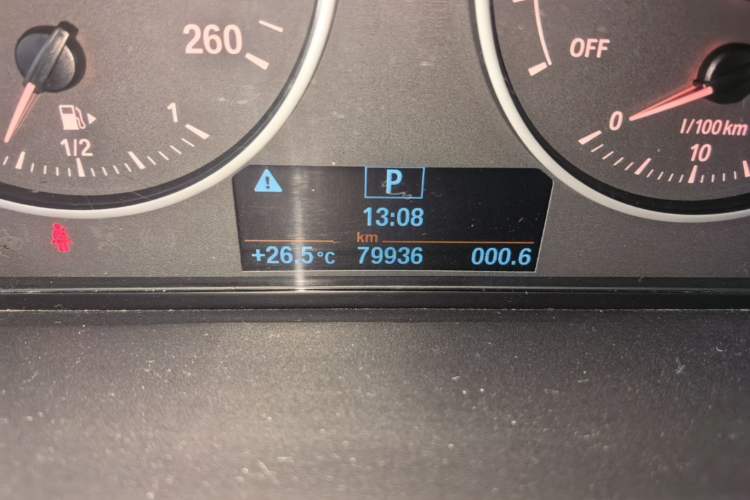 Used BMW X1 2018 sDrive20Li Leading Model Odometer Close Up