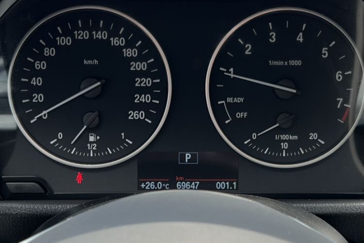 Used BMW X1 2018 sDrive18Li Fashion Model Odometer Close Up