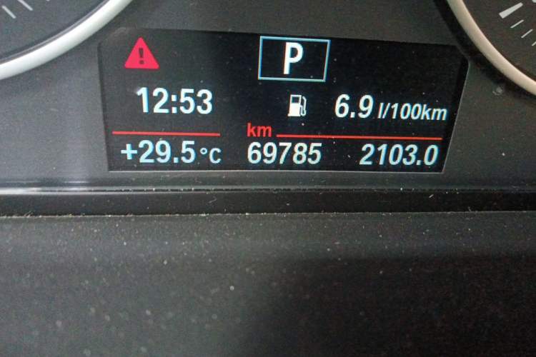Used BMW X1 2018 sDrive18Li Fashion Model Odometer Close Up