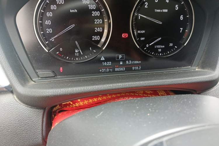 Used BMW X1 2018 sDrive20Li Leading Model Odometer Close Up