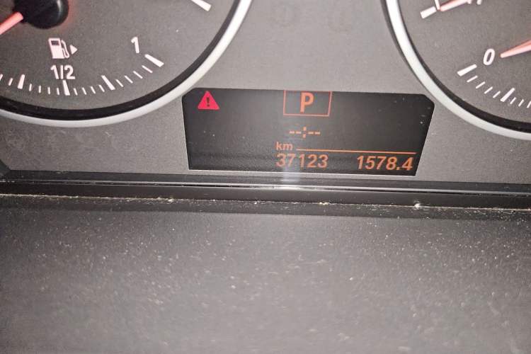 Used BMW X1 2018 sDrive18Li Fashion Model Odometer Close Up