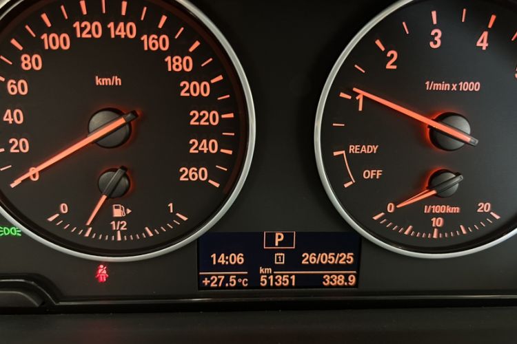 Used BMW X1 2018 sDrive20Li Leading Model Odometer Close Up