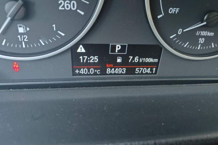 Used BMW X1 2018 sDrive18Li Fashion Model Odometer Close Up