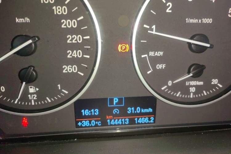 Used BMW X1 2018 sDrive20Li Leading Model Odometer Close Up