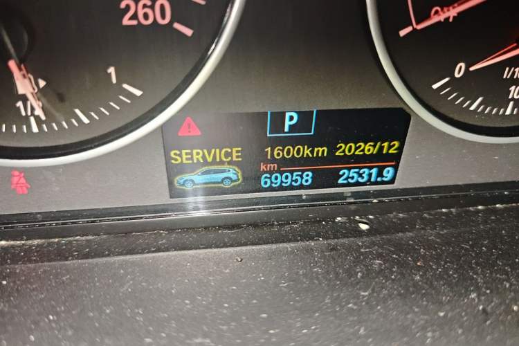 Used BMW X1 2018 sDrive20Li Leading Model Odometer Close Up
