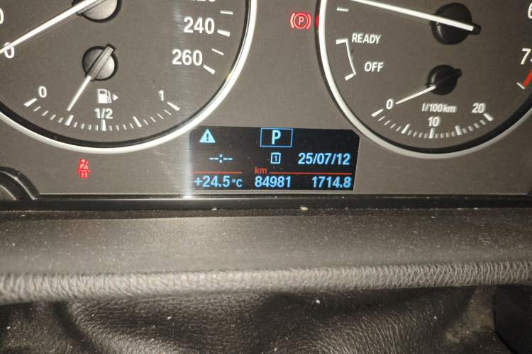 Used BMW X1 2018 sDrive20Li Leading Model Odometer Close Up