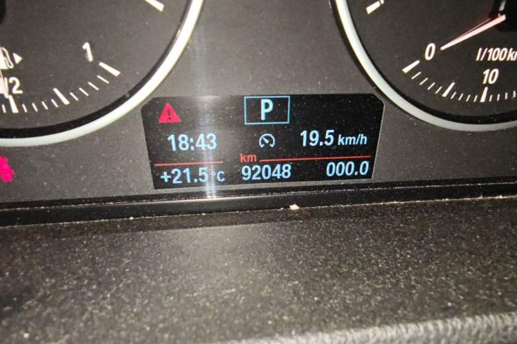 Used BMW X1 2018 sDrive20Li Leading Model Odometer Close Up