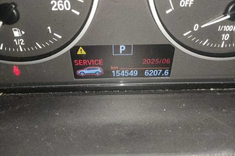 Used BMW X1 2018 sDrive18Li Fashion Model Odometer Close Up