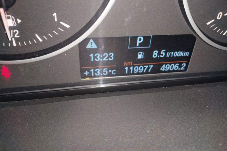 Used BMW X1 2018 sDrive20Li Leading Model Odometer Close Up