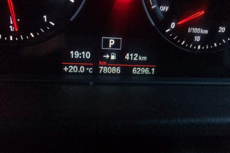 Used BMW X1 2018 sDrive20Li Leading Model Odometer Close Up