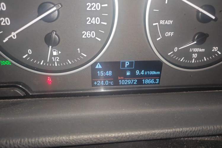 Used BMW X1 2018 sDrive20Li Leading Model Odometer Close Up