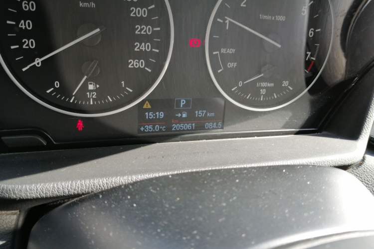 Used BMW X1 2018 sDrive18Li Fashion Model Odometer Close Up