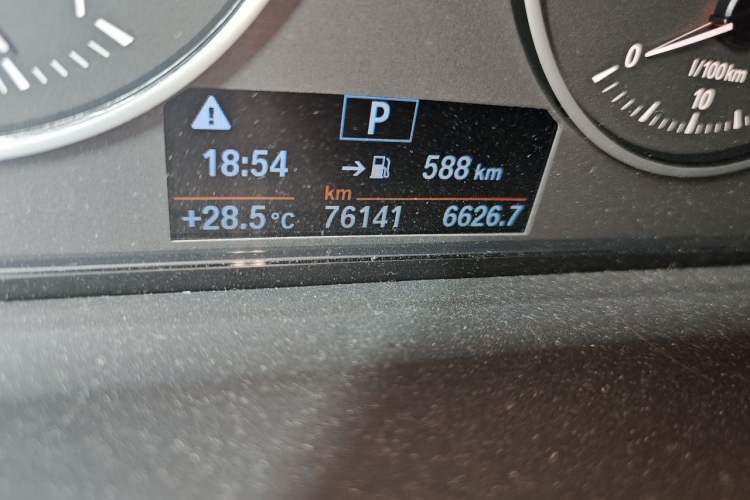 Used BMW X1 2018 sDrive18Li Fashion Model Odometer Close Up