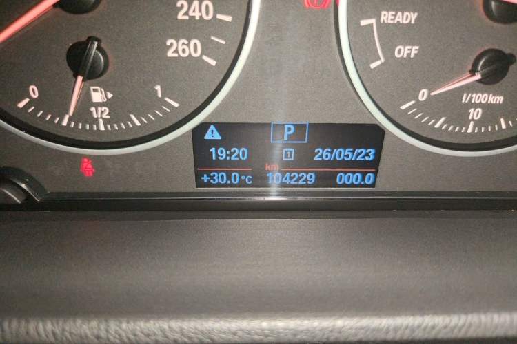 Used BMW X1 2018 sDrive20Li Leading Model Odometer Close Up