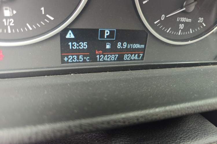 Used BMW X1 2018 sDrive18Li Luxury Model Odometer Close Up