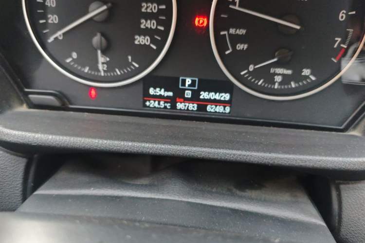 Used BMW X1 2018 sDrive20Li Leading Model Odometer Close Up