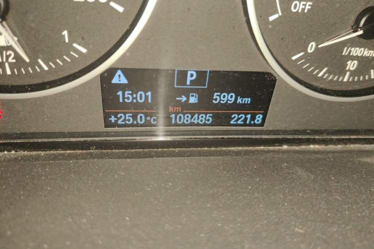Used BMW X1 2018 sDrive20Li Leading Model Odometer Close Up