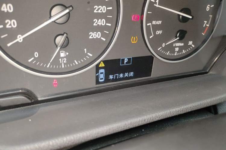 Used BMW X1 2018 sDrive18Li Fashion Model Odometer Close Up