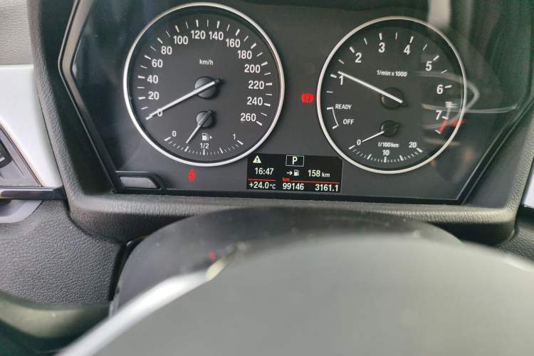 Used BMW X1 2018 sDrive20Li Leading Model Odometer Close Up
