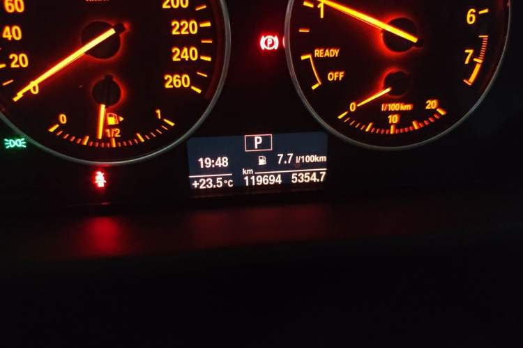 Used BMW X1 2018 sDrive18Li Fashion Model Odometer Close Up
