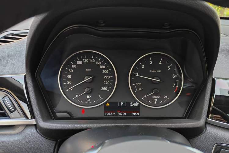 Used BMW X1 2018 xDrive20Li Luxury Edition Odometer Close Up