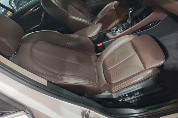 Used BMW X1 2018 xDrive20Li Luxury Edition Right Front Seat