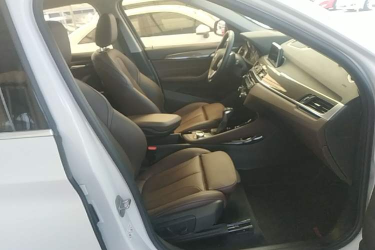 Used BMW X1 2018 xDrive20Li Luxury Edition Right Front Seat
