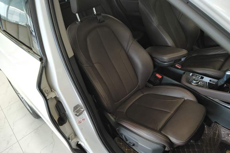 Used BMW X1 2018 xDrive20Li Luxury Edition Right Front Seat