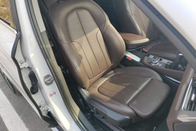Used BMW X1 2018 xDrive20Li Luxury Edition Right Front Seat