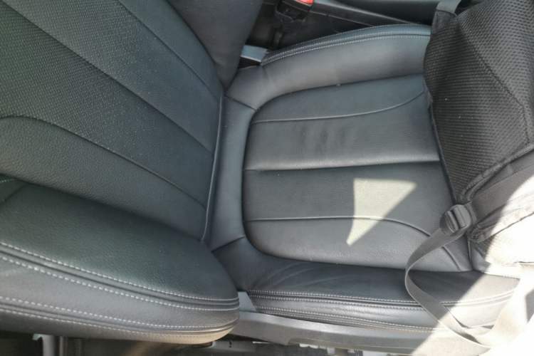 Used BMW X1 2018 xDrive20Li Luxury Edition Right Front Seat