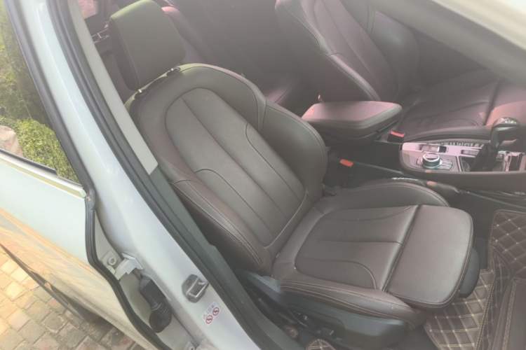 Used BMW X1 2018 xDrive20Li Luxury Edition Right Front Seat