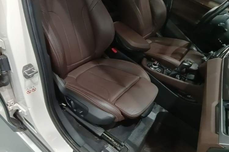 Used BMW X1 2018 xDrive20Li Luxury Edition Right Front Seat