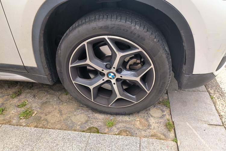 Used BMW X1 2018 xDrive20Li Luxury Edition Right Front Wheel Hub