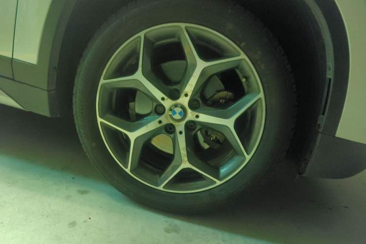 Used BMW X1 2018 sDrive18Li Luxury Model Right Front Wheel Hub
