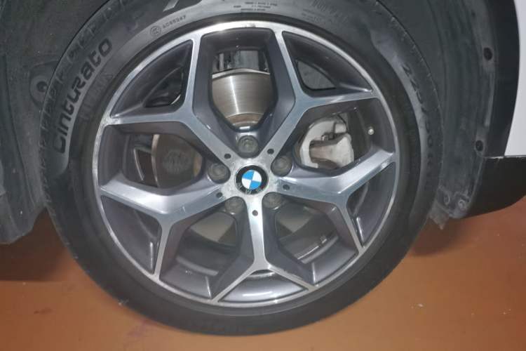 Used BMW X1 2018 xDrive20Li Luxury Edition Right Front Wheel Hub