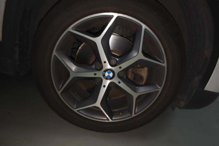 Used BMW X1 2018 xDrive20Li Luxury Model Right Front Wheel Hub