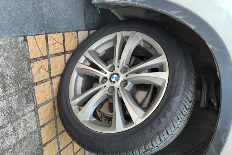 Used BMW X1 2018 sDrive18Li Luxury Model Right Front Wheel Hub