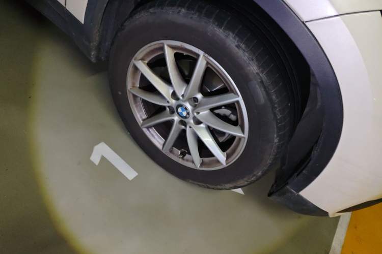 Used BMW X1 2018 sDrive18Li Fashion Model Right Front Wheel Hub