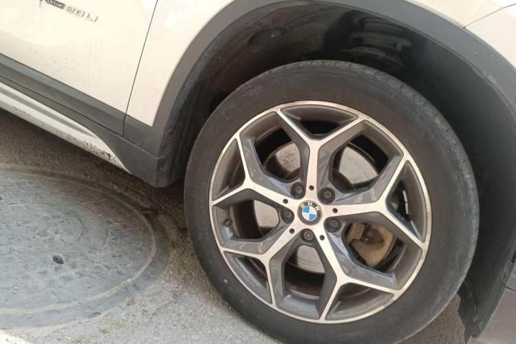Used BMW X1 2018 xDrive20Li Luxury Model Right Front Wheel Hub