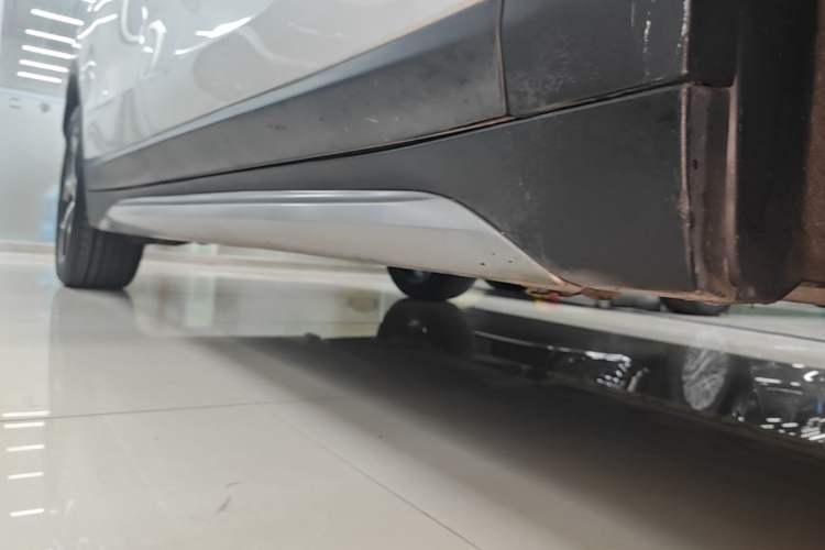 Used BMW X1 2018 xDrive20Li Luxury Edition Right Side Sill