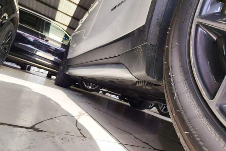 Used BMW X1 2018 xDrive20Li Luxury Edition Right Side Sill