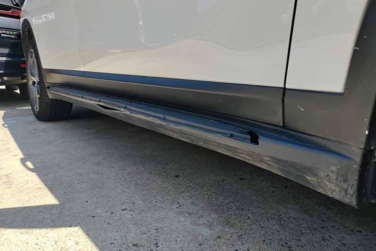 Used BMW X1 2018 xDrive20Li Luxury Edition Right Side Sill