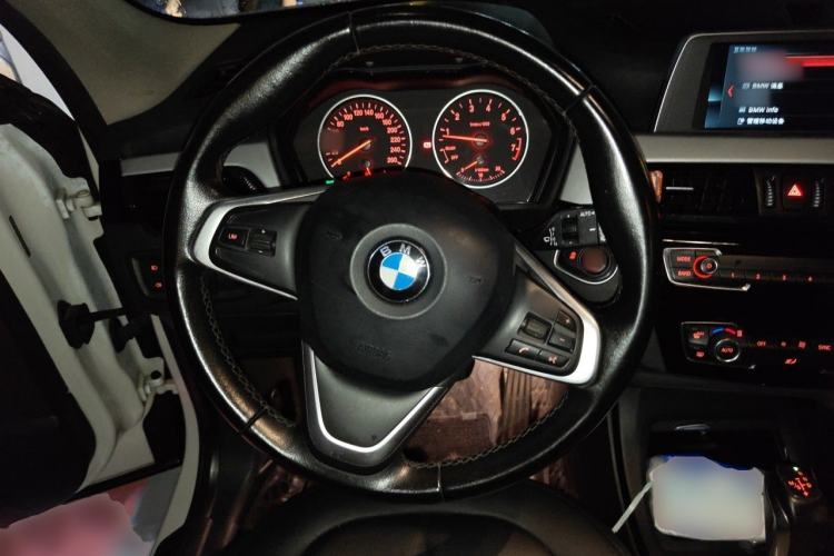 Used BMW X1 2018 sDrive20Li Leading Model Steering Wheel