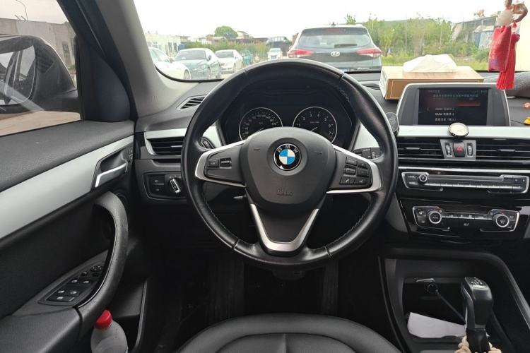Used BMW X1 2018 sDrive18Li Fashion Model Steering Wheel