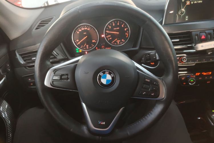 Used BMW X1 2018 sDrive18Li Fashion Model Steering Wheel