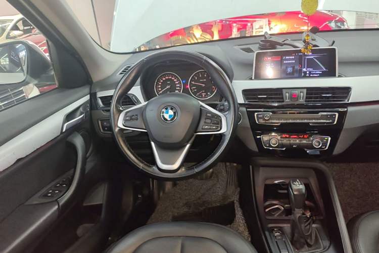 Used BMW X1 2018 sDrive18Li Fashion Model Steering Wheel