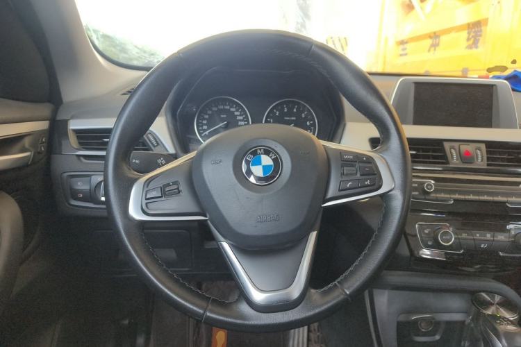 Used BMW X1 2018 sDrive18Li Fashion Model Steering Wheel