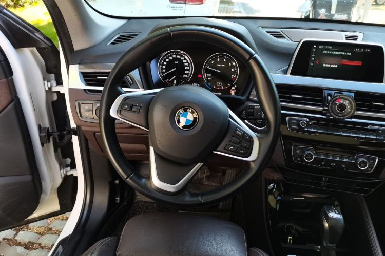 Used BMW X1 2018 xDrive20Li Luxury Edition Steering Wheel