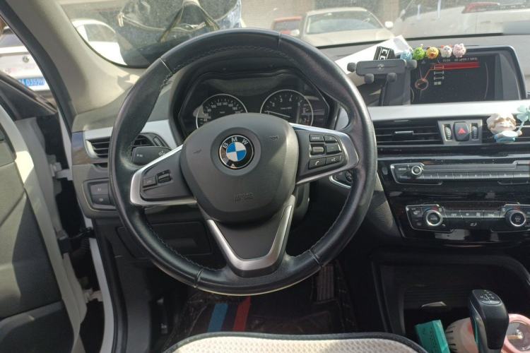 Used BMW X1 2018 sDrive18Li Fashion Model Steering Wheel